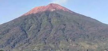 Gunung Slamet: Keindahan dan Tantangan Mendaki Gunung Tertinggi di Jawa Tengah