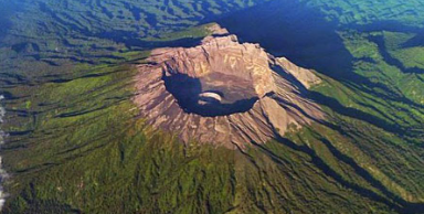 Gunung Raung: Pesona Alam yang Menantang